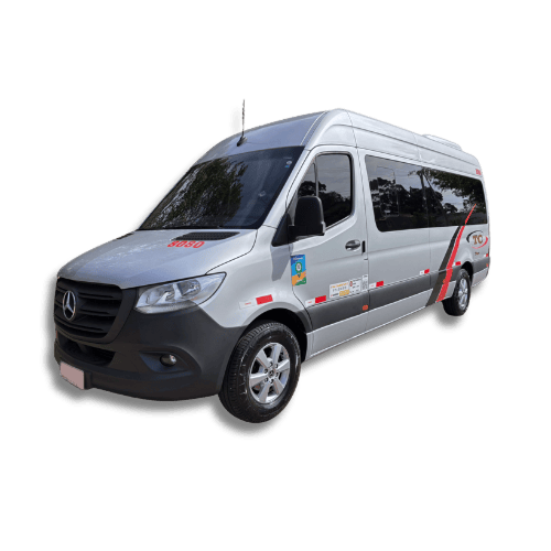 Frota de vans e micro-ônibus da TC Tur para transporte universitário.